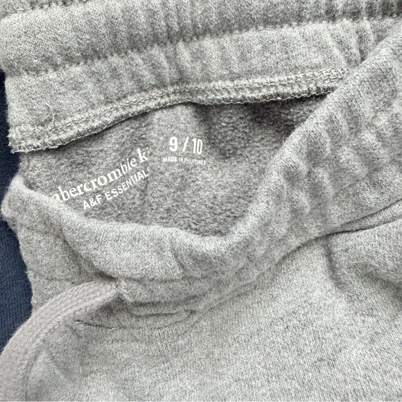 Abercrombie Kids - lot of 4 pairs of boys jogger sweatpants - size 9/10 - Picture 2 of 3